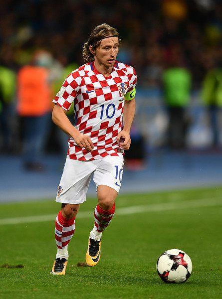 日职联半场：莱奥建功，知念庆破门被吹，鹿岛1-0横滨水手