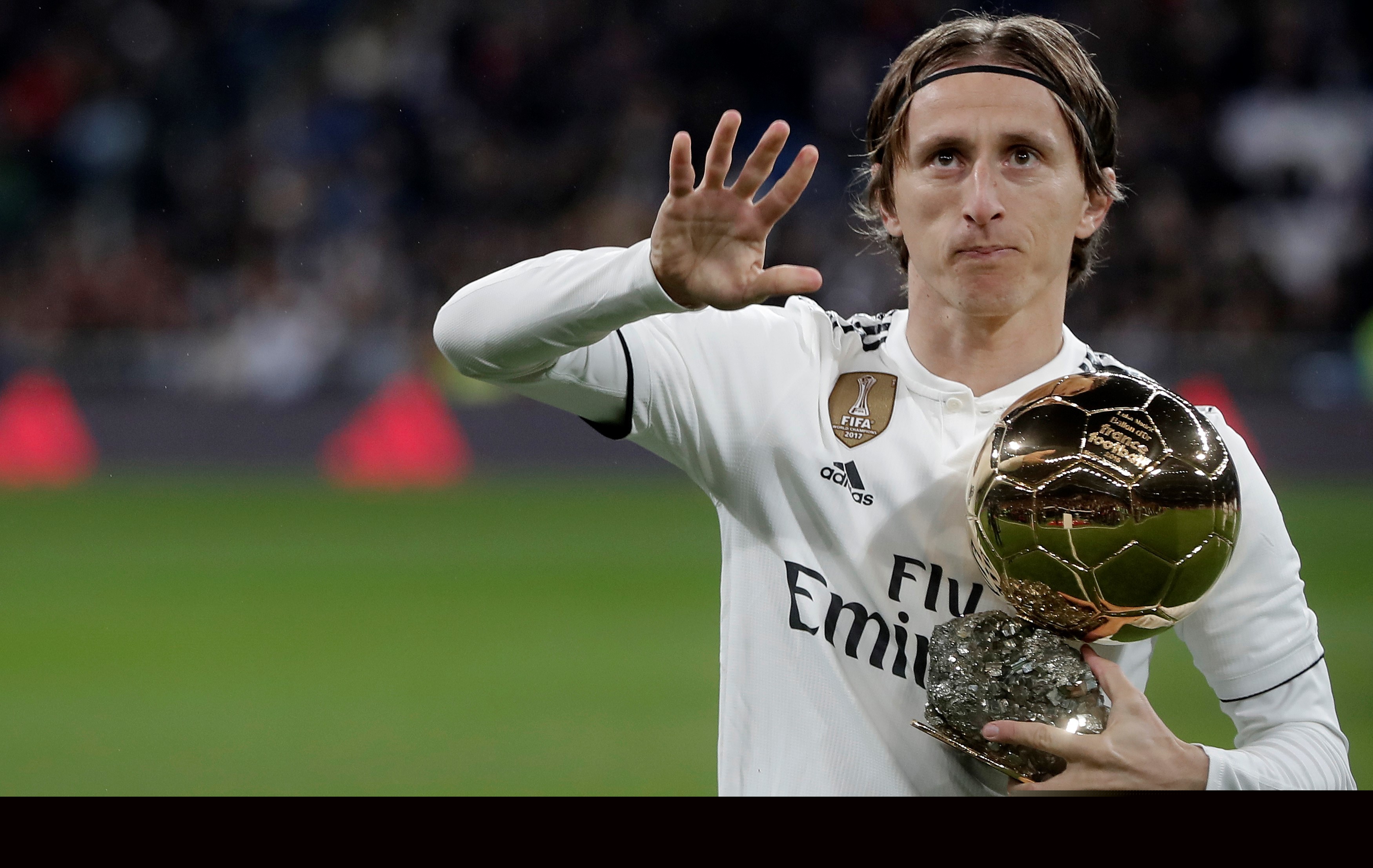 有球迷说拜合拉木进不去足球强国职业队，拜合拉木技术粗糙，那么有几个国家队球员技术细腻在对方半场可以游龙戏凤闲庭散步？